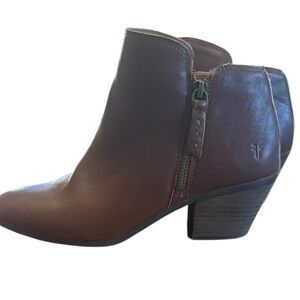 Frye Judith Zip Ankle - size 8